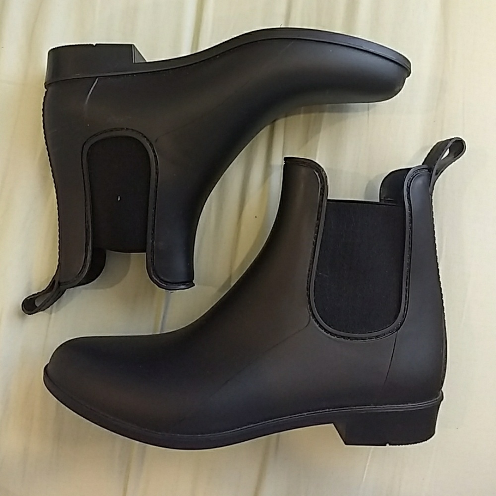 Only worn once black rainboots